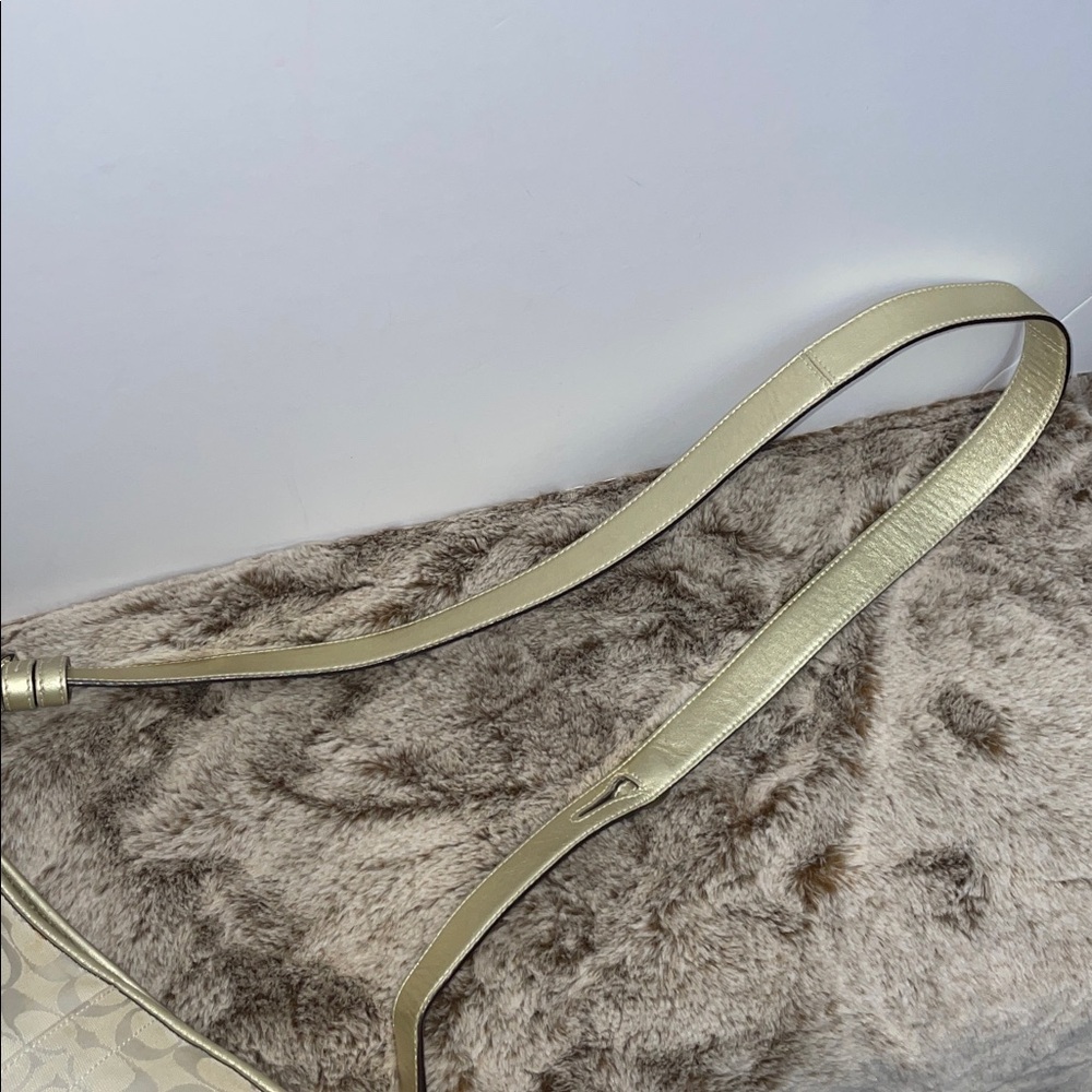 Vintage Coach Signature ‘Soho’ Duffle Crossbody - Picture 4 of 17